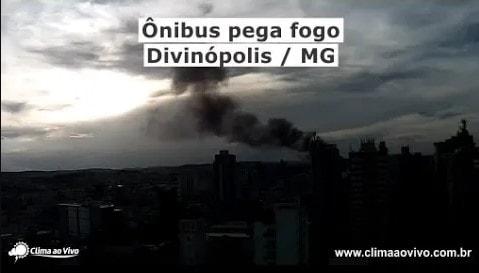 Ônibus pega fogo em Divinópolis / MG - 18/12/19