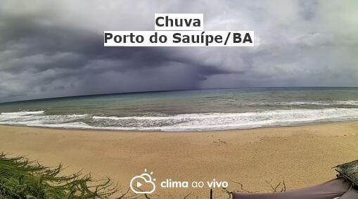 Avanço de chuva na praia de Porto do Sauípe, em Entre Rios/BA na tarde desta quarta (20), veja o vídeo exclusivo
