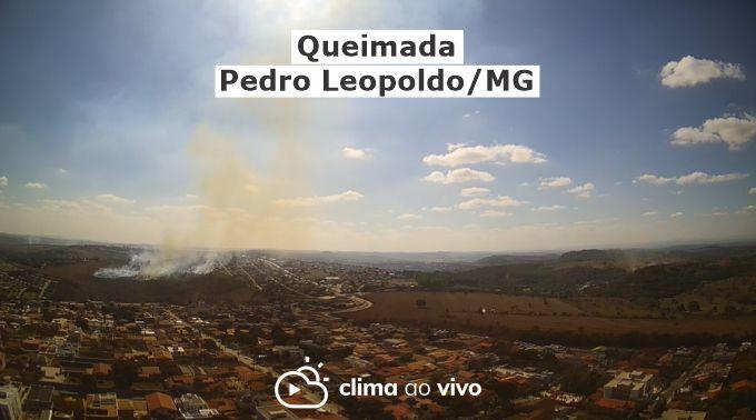Queimada consome grande área em Pedro Leopoldo/MG - 14/06/21