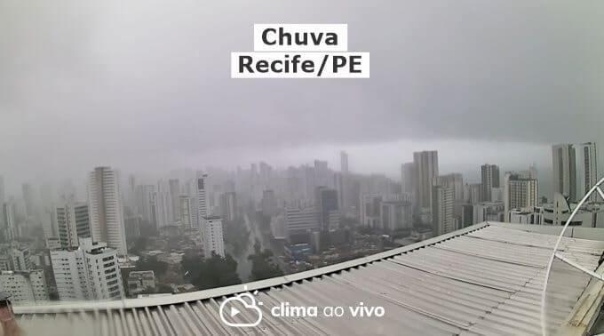 Manhã chuvosa em Recife/PE - 24/06/21