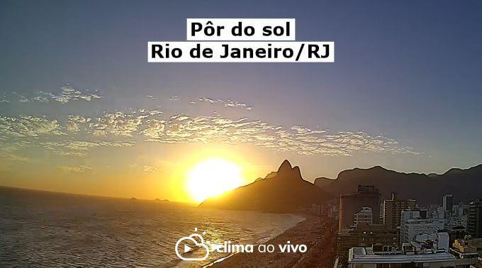 Belíssimo pôr do sol no Rio de Janeiro/RJ - 15/11/21