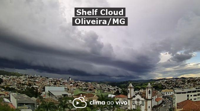 Shelf Cloud se forma sobre Oliveira/MG - 07/12/21