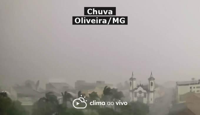 Avanço de chuva forte e intensa em Oliveira/MG - 21/01/22