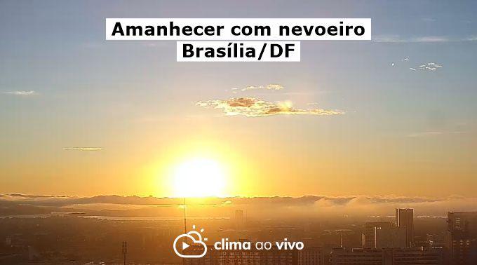 Nevoeiro envolve o amanhecer em Brasília/DF - 24/02/22