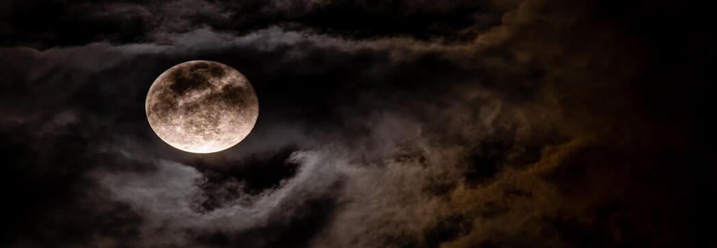 Eclipse Lunar total e a nebulosidade no Brasil