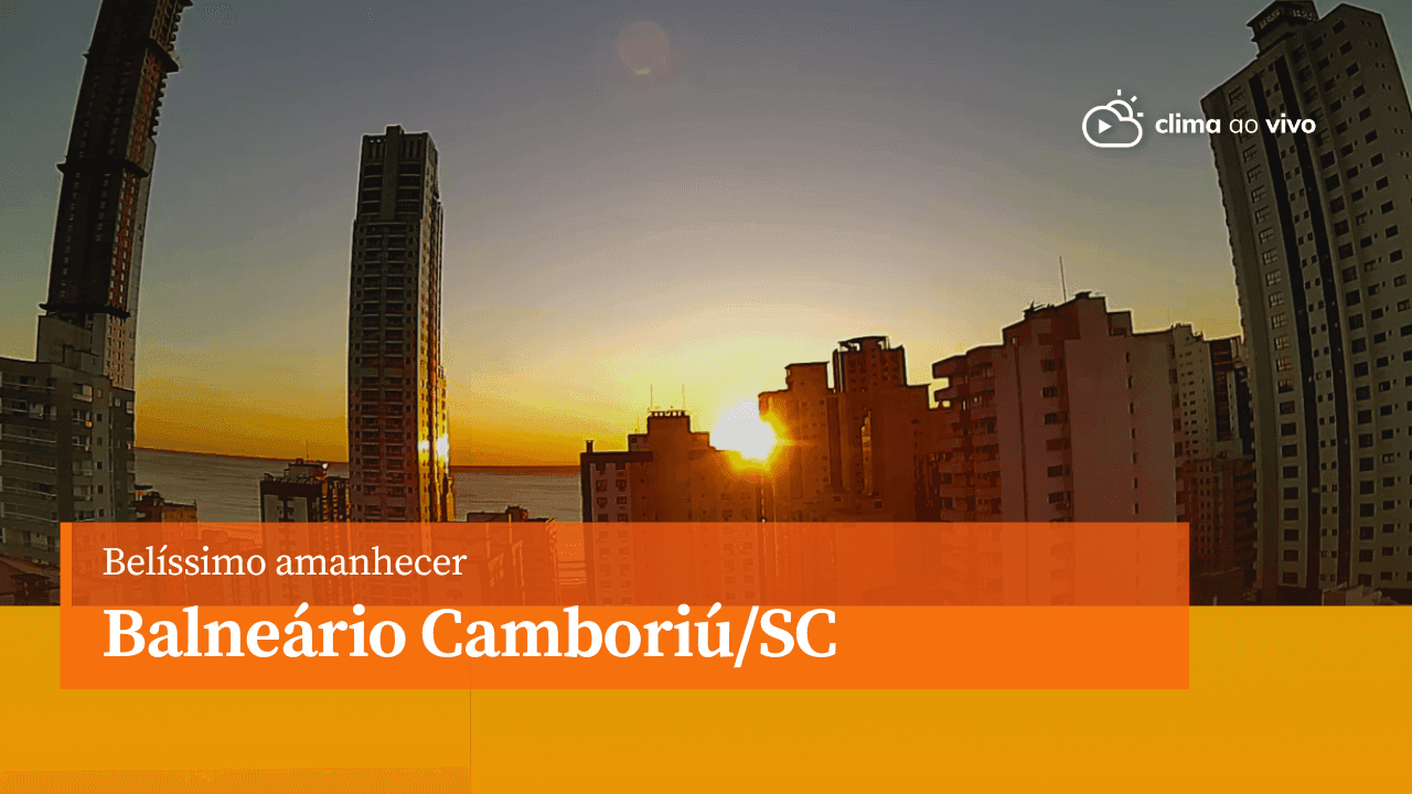 Belíssimo amanhecer entre os arranha-céus de Balneário Camboriú/SC - 04/11/23