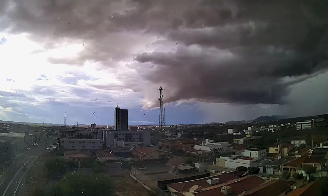 Avanço de chuva intensa em Caicó/RN. Confira o vídeo exclusivo