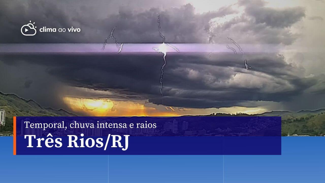 Temporal com raios e chuva intensa em Três Rios/RJ - 22/12/23